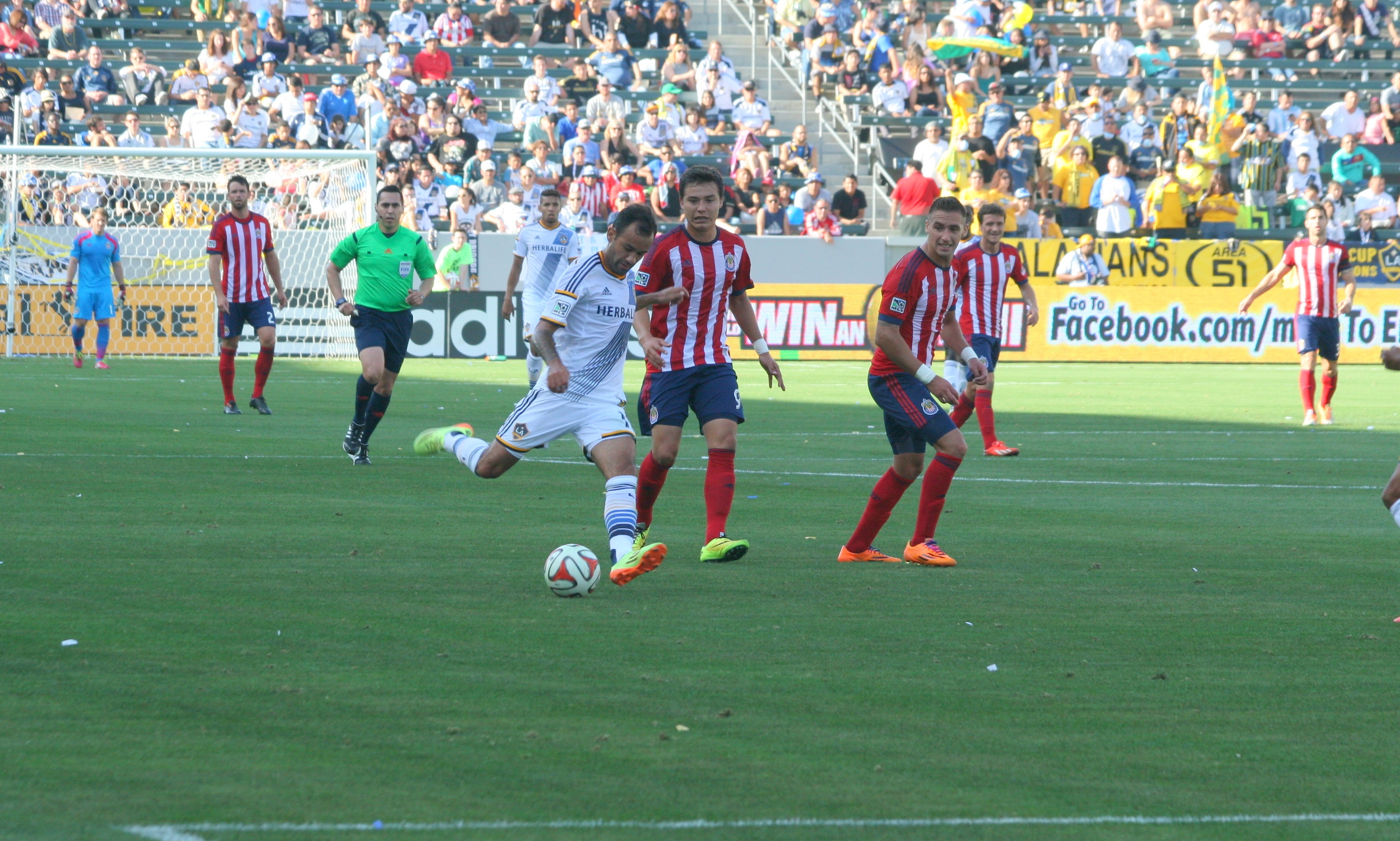 LA Galaxy draws against Chivas in LA Classico