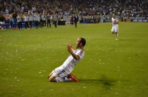 Galaxy advance in RSL rout